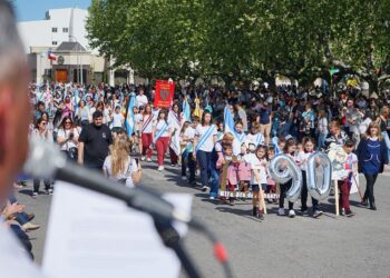 Un marco multitudinario y un clima perfecto para el Desfile por los 143 años de Necochea