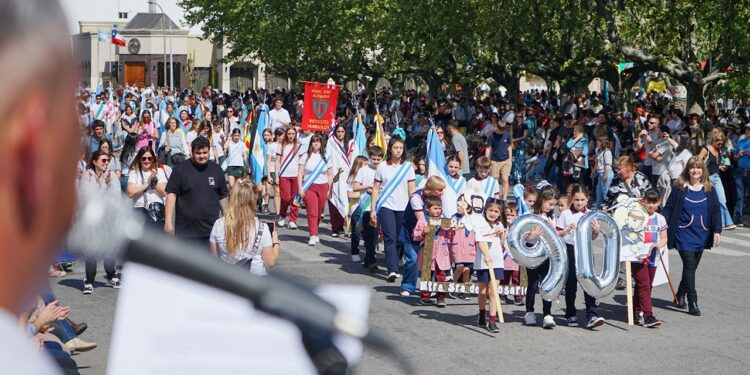 Un marco multitudinario y un clima perfecto para el Desfile por los 143 años de Necochea