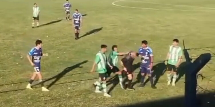 Violencia en el futbol: Repudio de la liga local, a la agresión de un árbitro