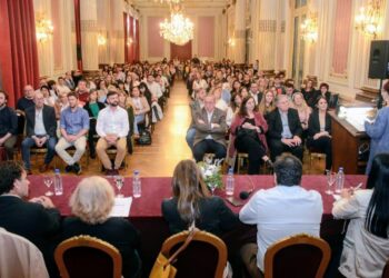 Andrea Cáceres participó de un encuentro sobre niñez y adolescencia en Tandil