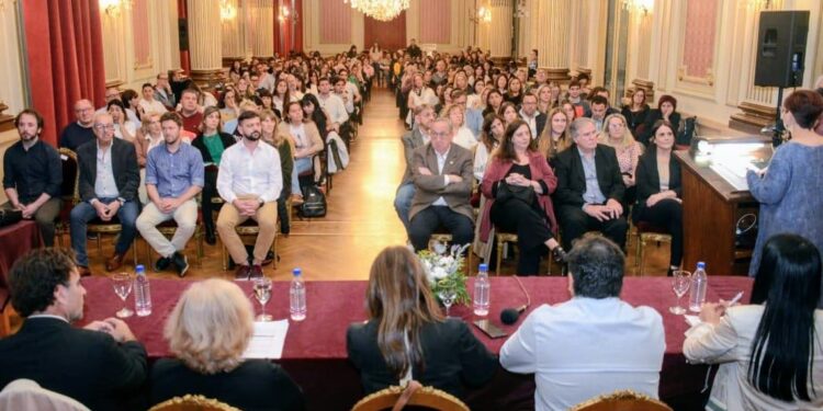 Andrea Cáceres participó de un encuentro sobre niñez y adolescencia en Tandil