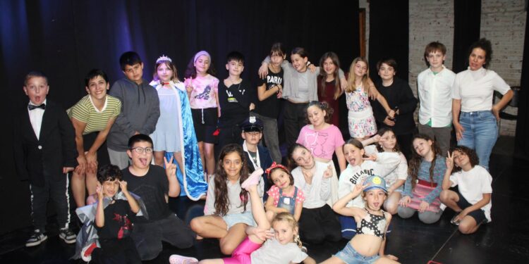 Los talleres infantiles de Teatro y Canto tuvieron su fiesta de fin de año