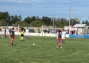 La pelota siguió rodando. Gran Triunfo de Mataderos. Villa Díaz Vélez empató en el Federal