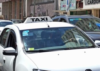 Taxistas solicitan aumentar a $2000 la bajada de bandera. Por Jorge Gómez