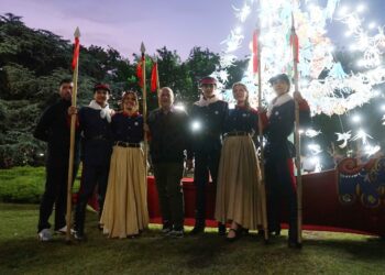 Con los mejores augurios para estas fiestas, se encendieron las luces del Árbol de Navidad