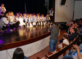 La última sala del Jardín “Lassalle” celebró su egreso en el Teatro Municipal