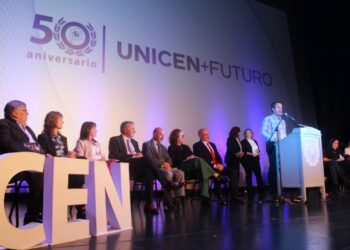 El Intendente participó del acto por el 50° Aniversario de la UNICEN