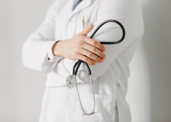 La Secretaría de Salud lanzó oferta laboral para profesionales médicos