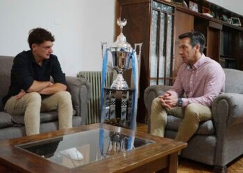 Arturo Rojas recibió al piloto necochense que se coronó campeón de la AKTS