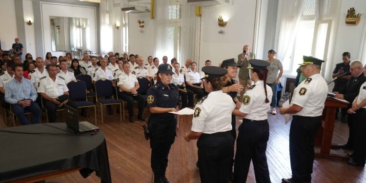 La Policía Bonaerense celebró su día en el Salón de Actos del municipio
