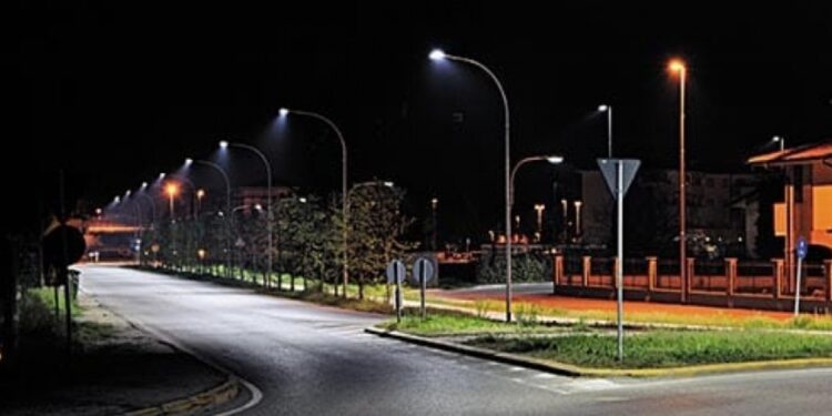 Manos a la obra con las luminarias: “Va a llevar entre 4 y 6 meses poder regularizar todo lo que está quemado”