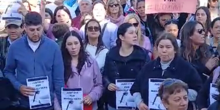 Multitudinaria marcha pidiendo justicia por Magalí.