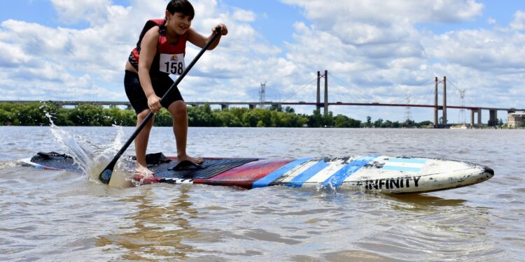 Salvador Labarthe, el pequeño necochense que se destaca en el sup race