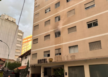 Incendio en un hotel de Mar del Plata: se arrojaron desde un segundo piso para escapar del fuego