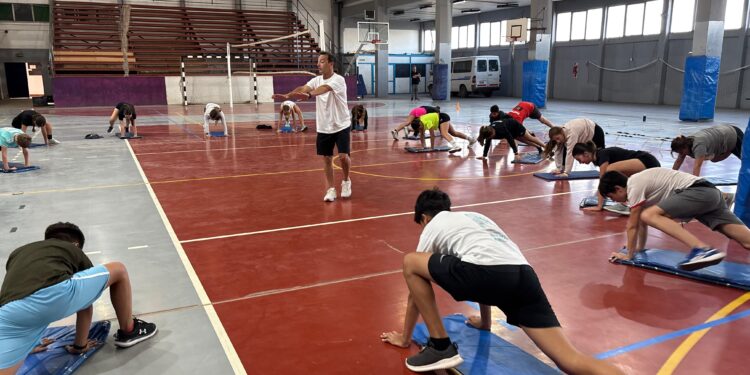 Más de 70 chicos asistieron al inicio de la pretemporada de atletismo