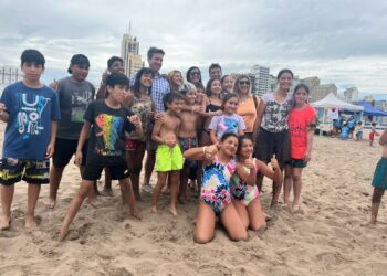 Alumnos de las Escuelas Abiertas de Verano disfrutaron de la playa