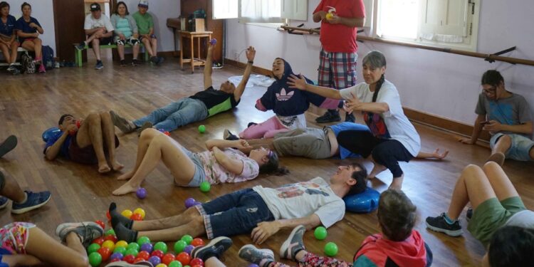 Con gran éxito, se desarrollan actividades para personas con discapacidad en la Escuela de Artes