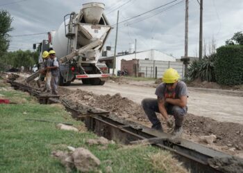 El cordón cuneta avanza por el norte de la ciudad solucionando reclamos vecinales de larga data