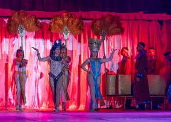 Comedores y merenderos locales disfrutan del Fantástico Circo Acuático