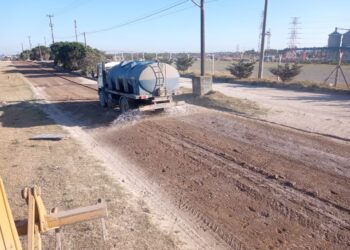 EMSUR presentó el detalle semanal urbano con tareas de riego y mantenimiento de calles