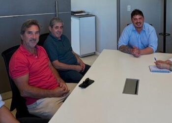 Autoridades de la Cooperativa eléctrica local, se reunieron con el Gerente del Banco Provincia