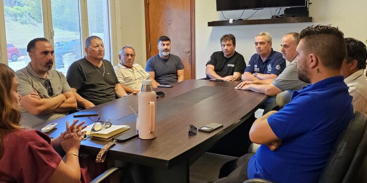 La situación de los serenos de buques fue motivo de reunión de la Mesa Sindical Portuaria con la Presidenta de Puerto Quequén