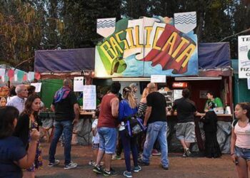 Palpitan la Feria de Colectividades: “Es un acontecimiento muy bueno para Necochea” definió Silvia Elías.