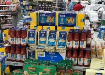 Flexibilizan la importación de alimentos para forzar la baja de precios