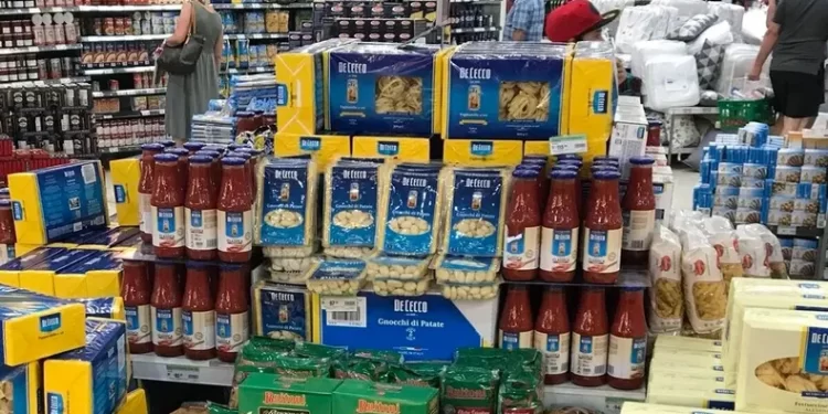 Flexibilizan la importación de alimentos para forzar la baja de precios