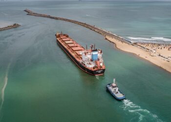 Puerto Quequén potencia la capacidad exportadora de la región. Por primera vez, en 2024, marcó un doble récord anual de toneladas y buques.