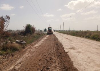 Playa Municipal de Camiones: Las máquinas del Emsur mejoran los accesos