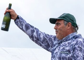 San Cayetano: Un pescador tandilense sacó un ejemplar de corvina rubia de 3,370 kilogramos y se llevó el Toyota Yaris.