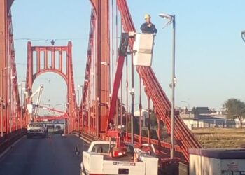 El Puente Colgante renueva sus luminarias