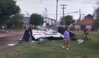 Un fuerte viento provocó diferentes daños en la ciudad
