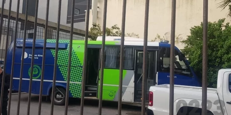 Cae pareja en el peaje de la ruta 226 con cocaína y un arma: la mujer vomitó un par de bolsas que se había tragado