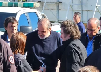 El presidente Javier Milei llegó a Bahía Blanca para seguir de cerca las consecuencias del temporal