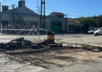 La calle 73 en obra: bacheo entre 38 y 42 para mejorar la circulación