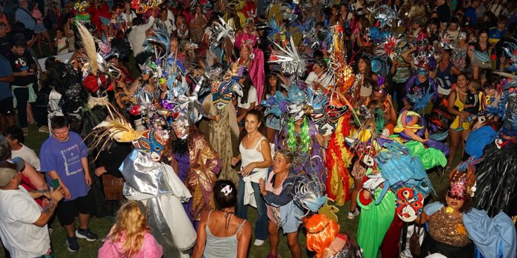 El Carnaval de Máscaras impregnó de ritmo y alegría a toda la Villa Balnearia