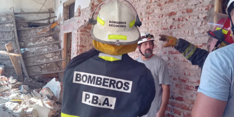 Se derrumbó parte de una vivienda en calle 49: una familia perdió todo