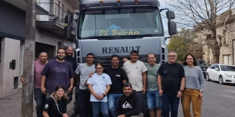 Necochea solidaria con Bahía Blanca. Partió un camión con donaciones del sindicato de fleteros