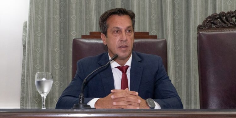 Arturo Rojas sostuvo la vigencia de la “tasa portuaria” y denunció planes de desestabilización, en la apertura de las sesiones del HCD. Por Jorge Gómez