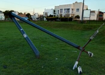 Impactante tormenta eléctrica en la ciudad: un rayo cayó en una plaza de Quequén