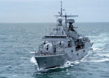 El Destructor A. R. A. “Almirante Brown”, se suma a las actividades del Día del Veterano y de los Caídos en Malvinas.