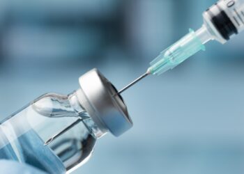 Se aplica en farmacias una primera tanda de vacunas antigripales privadas