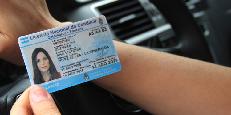 El gobierno oficializó cambios en la licencia de conducir, VTV y peajes