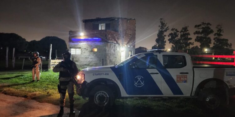 Importante operativo en Necochea: seis detenidos, armas, drogas y objetos robados en 8 allanamientos.