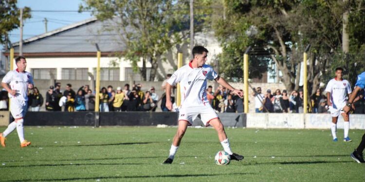 Facundo Franceschetti: El goleador que ilusiona a Independiente en la Liga de Necochea. Por Rubén Curries – Zoom Deportivo