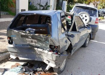 Triple colisión en calle 73: graves daños materiales