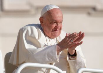 Dos docentes necochenses vieron por última vez al Papa Francisco