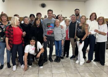 Con la compañía del intendente los jubilados disfrutaron de un colorido encuentro